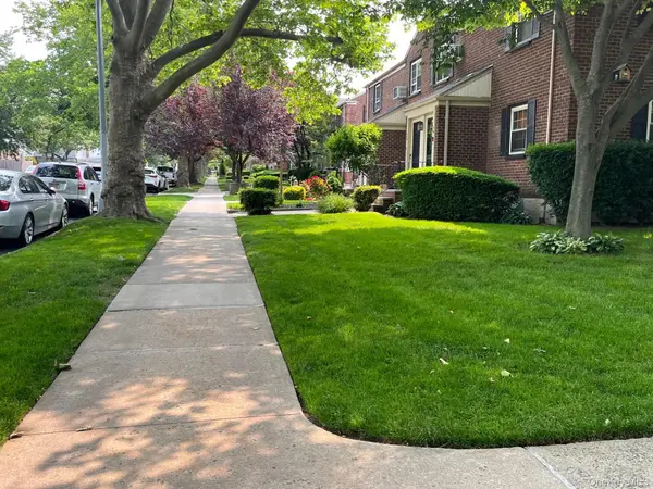 210-12 69th AVE #Lower, Oakland Gardens, NY 11364