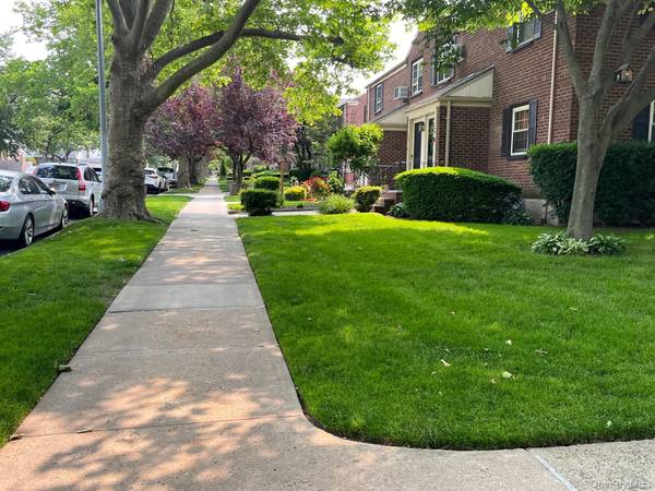 210-12 69th AVE #Lower, Oakland Gardens, NY 11364