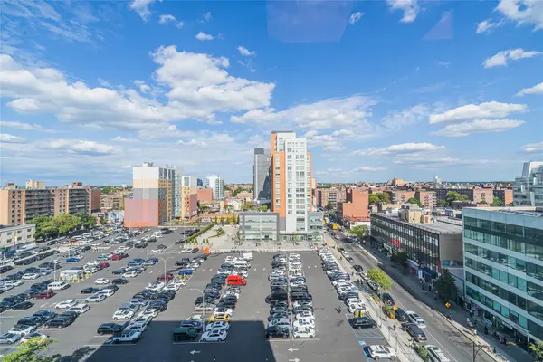 136-17 39 AVE #suite, Flushing, NY 11354