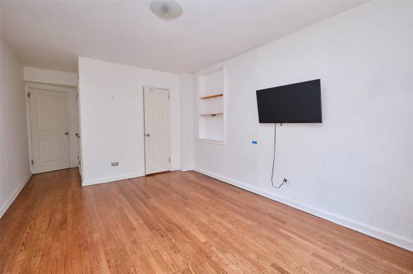 67-25 Clyde ST #2L, Forest Hills, NY 11375