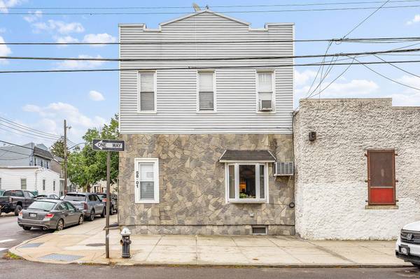 5801 59th ST, Maspeth, NY 11378