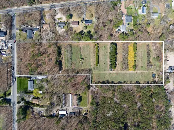 Cedarhurst Ave, Medford, NY 11763
