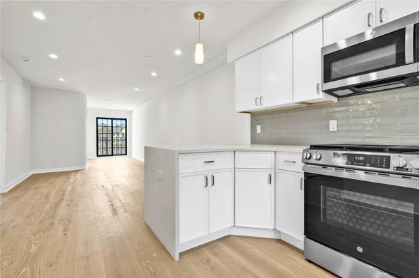 25-25 31st AVE #5, Astoria, NY 11106