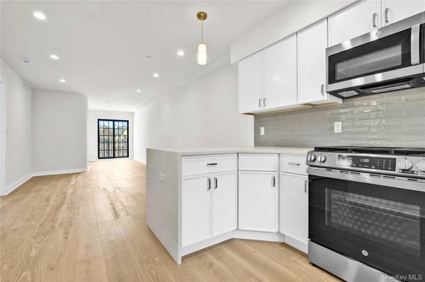 25-25 31st AVE #6B, Astoria, NY 11106