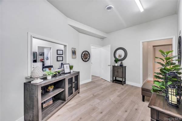 1695 Merrick AVE #1695, Merrick, NY 11566