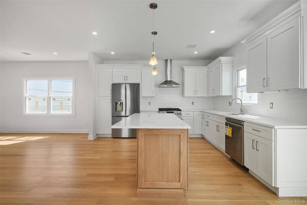 103 Clocks BLVD, Massapequa, NY 11758