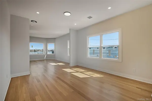 103 Clocks BLVD, Massapequa, NY 11758