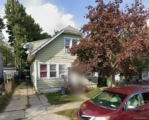 19 Sammis PL, Hempstead, NY 11550
