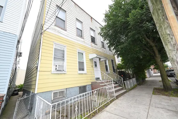 56-57 61st ST, Maspeth, NY 11378
