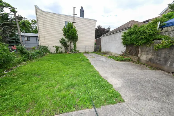 56-57 61st ST, Maspeth, NY 11378