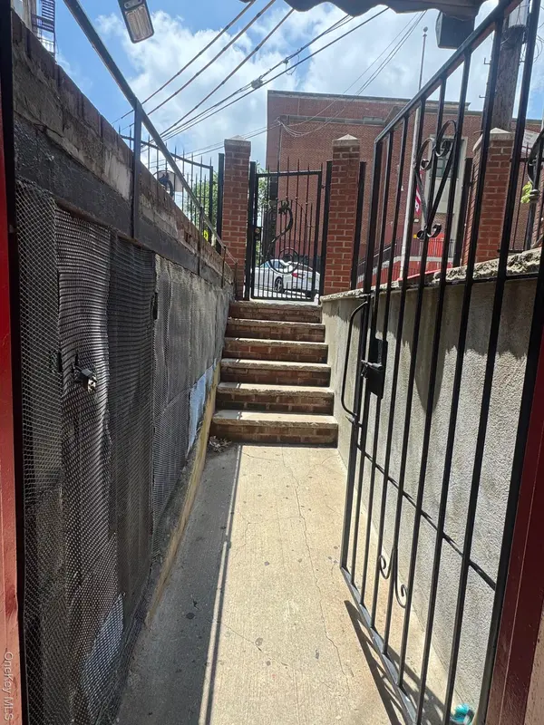 1800 Palisade PL, Bronx, NY 10453