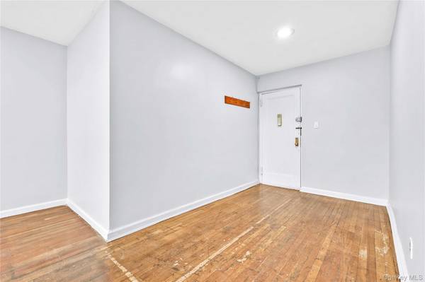 25-11 Union ST #2A, Flushing, NY 11354