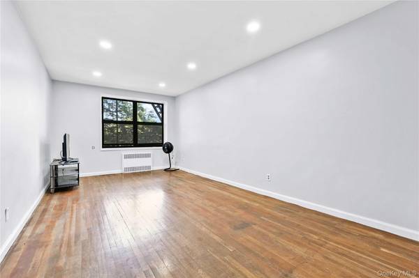 25-11 Union ST #2A, Flushing, NY 11354
