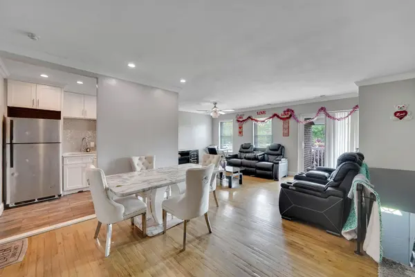 43 Artist Lake DR, Middle Island, NY 11953