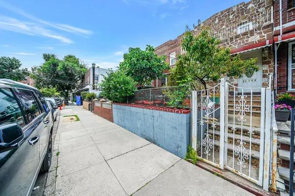 2168 37th ST, Astoria, NY 11105