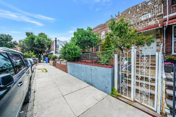 2168 37th ST, Astoria, NY 11105