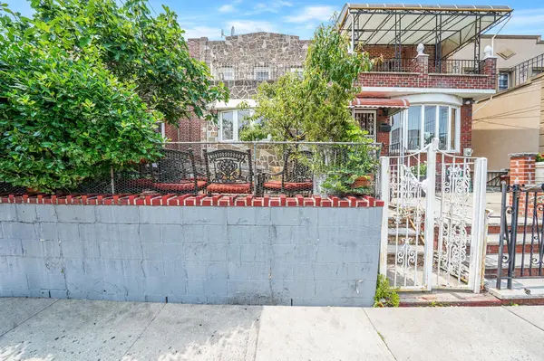 2168 37th ST, Astoria, NY 11105