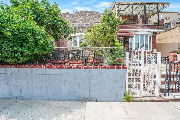 2168 37th ST, Astoria, NY 11105