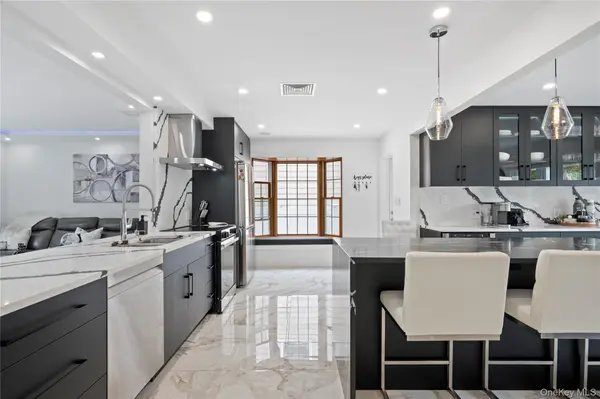 1 Bennett AVE, Huntington, NY 11746