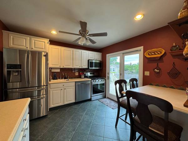 20 Bayberry RD, Ronkonkoma, NY 11779