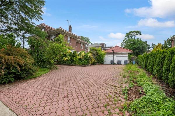 345 Broadway, Lawrence, NY 11559