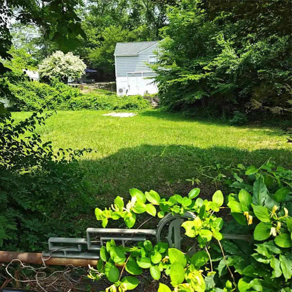 105 Gray AVE, Medford, NY 11763