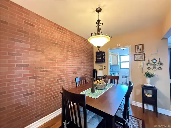 143-50 Hoover AVE #302, Briarwood, NY 11435