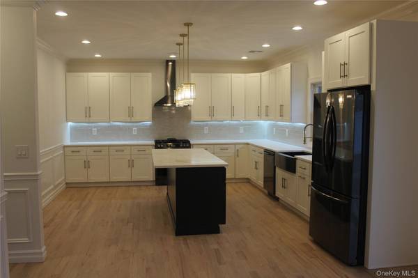 121 Ontario AVE, Massapequa, NY 11758