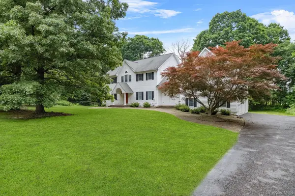16 Apple Summit LN, Lagrangeville, NY 12540