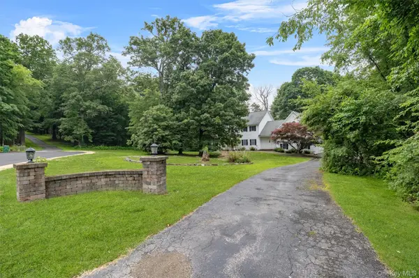 16 Apple Summit LN, Lagrangeville, NY 12540