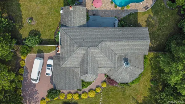 59 Lidge DR, Farmingville, NY 11738