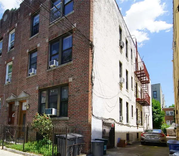 40-45 99th ST, Corona, NY 11368