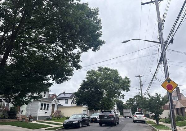 225-09 107th AVE, Queens Village, NY 11429