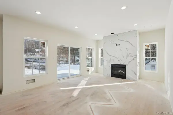 14 Vargas (AKA 70 Jessup Ln) CIR, Stony Point, NY 10980