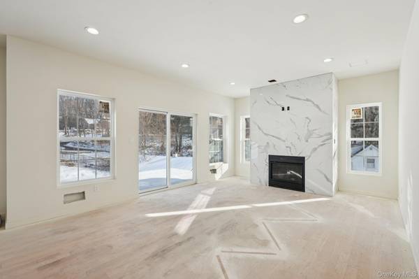 14 Vargas (AKA 70 Jessup Ln) CIR, Stony Point, NY 10980
