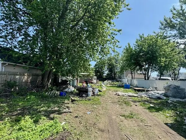 120 East 8th RD, Broad Channel, NY 11693