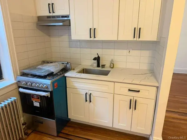 61-40 Saunders ST #D24, Rego Park, NY 11374