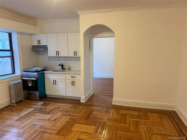61-40 Saunders ST #D24, Rego Park, NY 11374