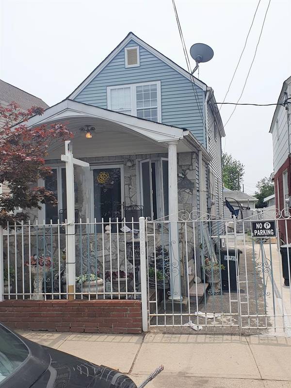 12826 Gotham RD, South Ozone Park, NY 11420