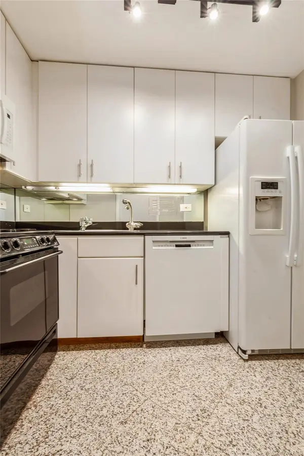 420 E 72nd ST #16E, New York (manhattan), NY 10021