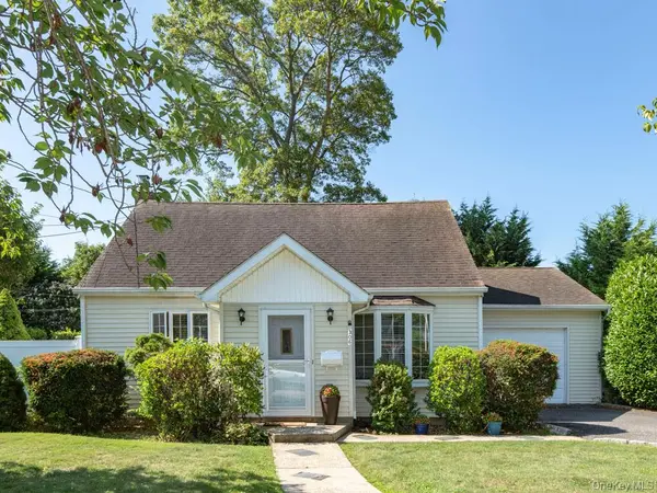 306 Clay AVE, West Islip, NY 11795