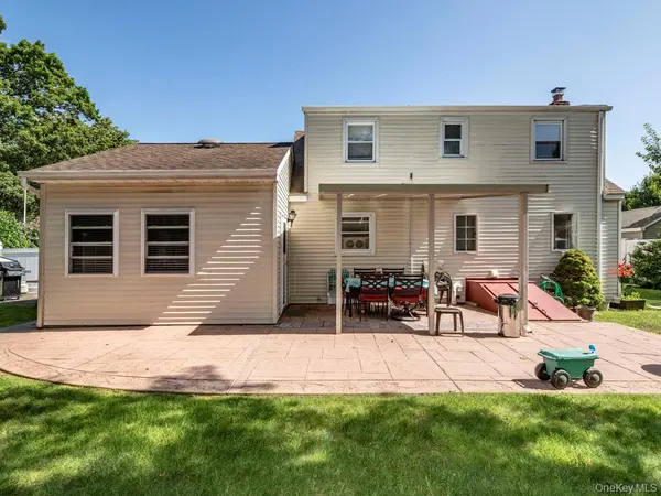 306 Clay AVE, West Islip, NY 11795