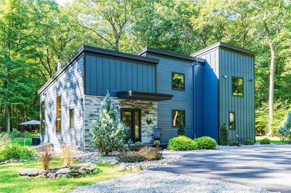 105 Iron Mountain RD, Warwick, NY 10990