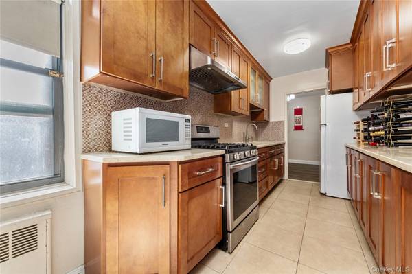 33-07 91 st ST #3K, Jackson Heights, NY 11372