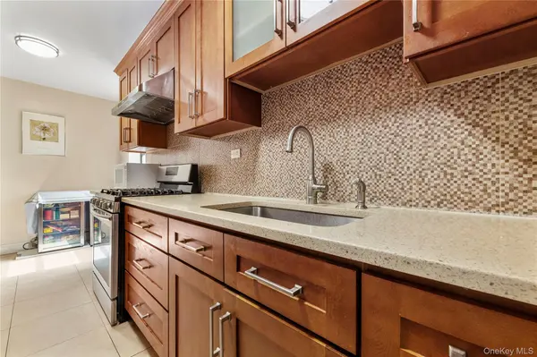 33-07 91 st ST #3K, Jackson Heights, NY 11372