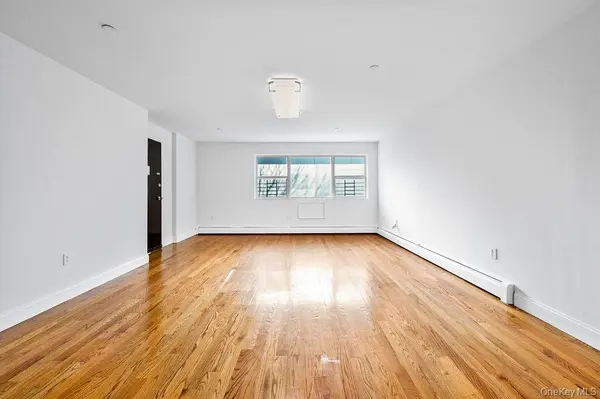 16003 Sanford AVE, Flushing, NY 11358