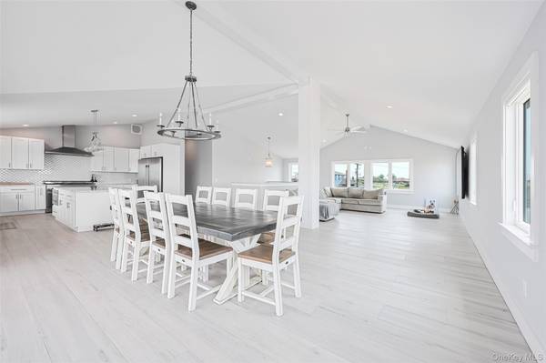 390 E Shore RD, Lindenhurst, NY 11757