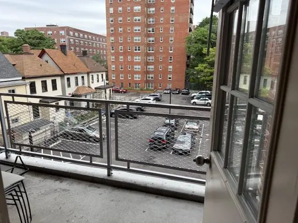 89-15 Parsons BLVD ##4B, Jamaica, NY 11432