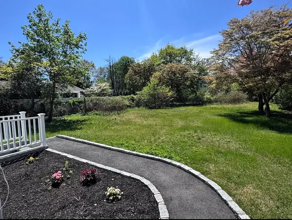 1070 Spur DR, Islip, NY 11706
