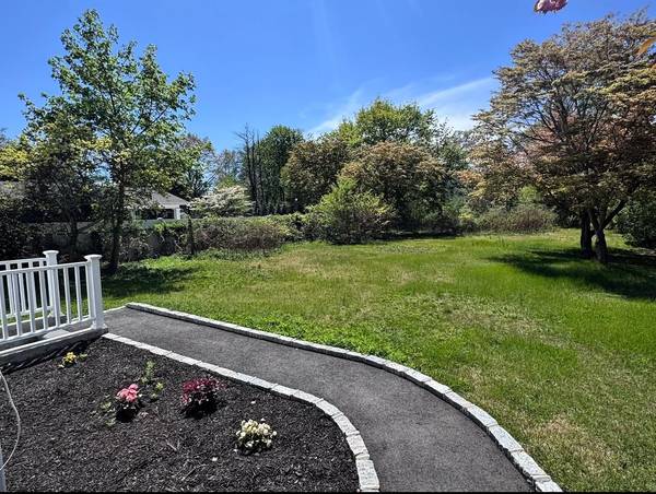 1070 Spur DR, Islip, NY 11706